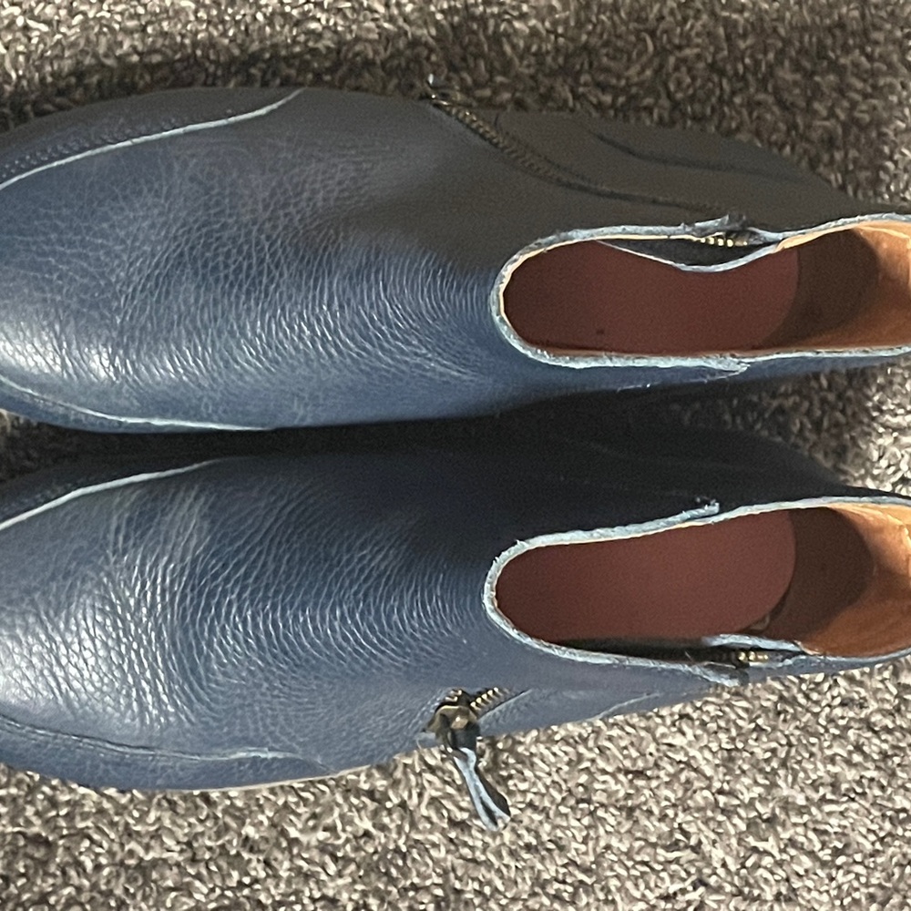 Vionic navy Blue Vegan Leather booties
